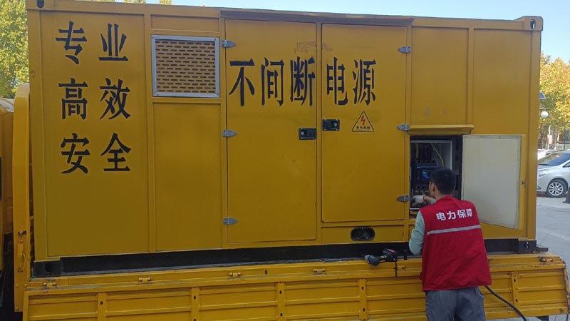 兴宁柴油发电机组和UPS电源配合使用时，如何避免切换过程中的电力中断？